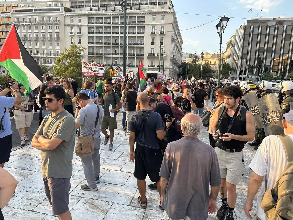 Atina'da Filistin'e Destek Gösterisi