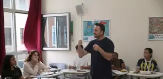 Yunus Emre Enstitüsü'nün yaz okullarına katılan yabancı öğrenciler Türkçe öğreniyor