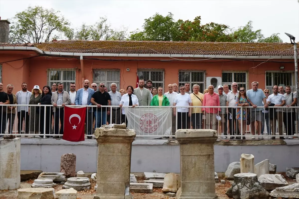 Tekirdağ'da Yurt Dışından Ziyaretçiler Antik Kentleri Gezdi