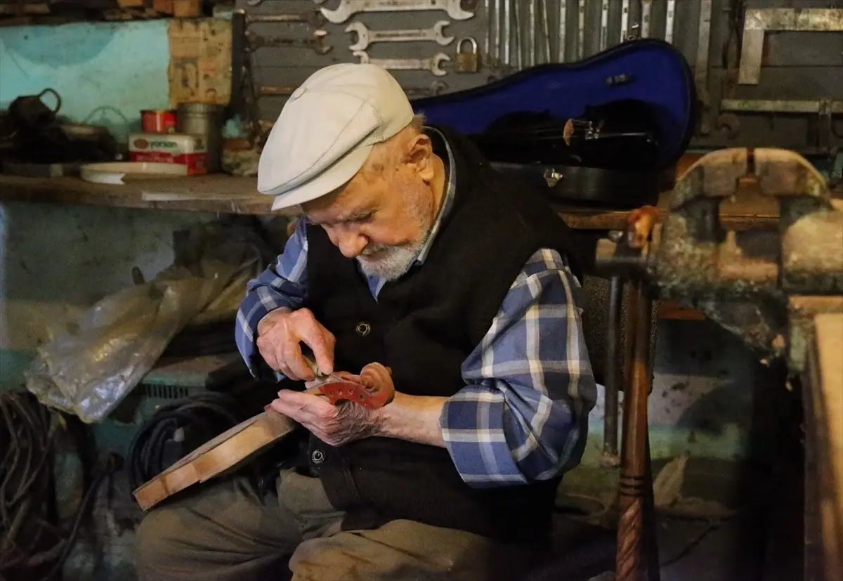 91 Yaşındaki Keman Ustası Yusuf Kaplangil'in Tutkusu
