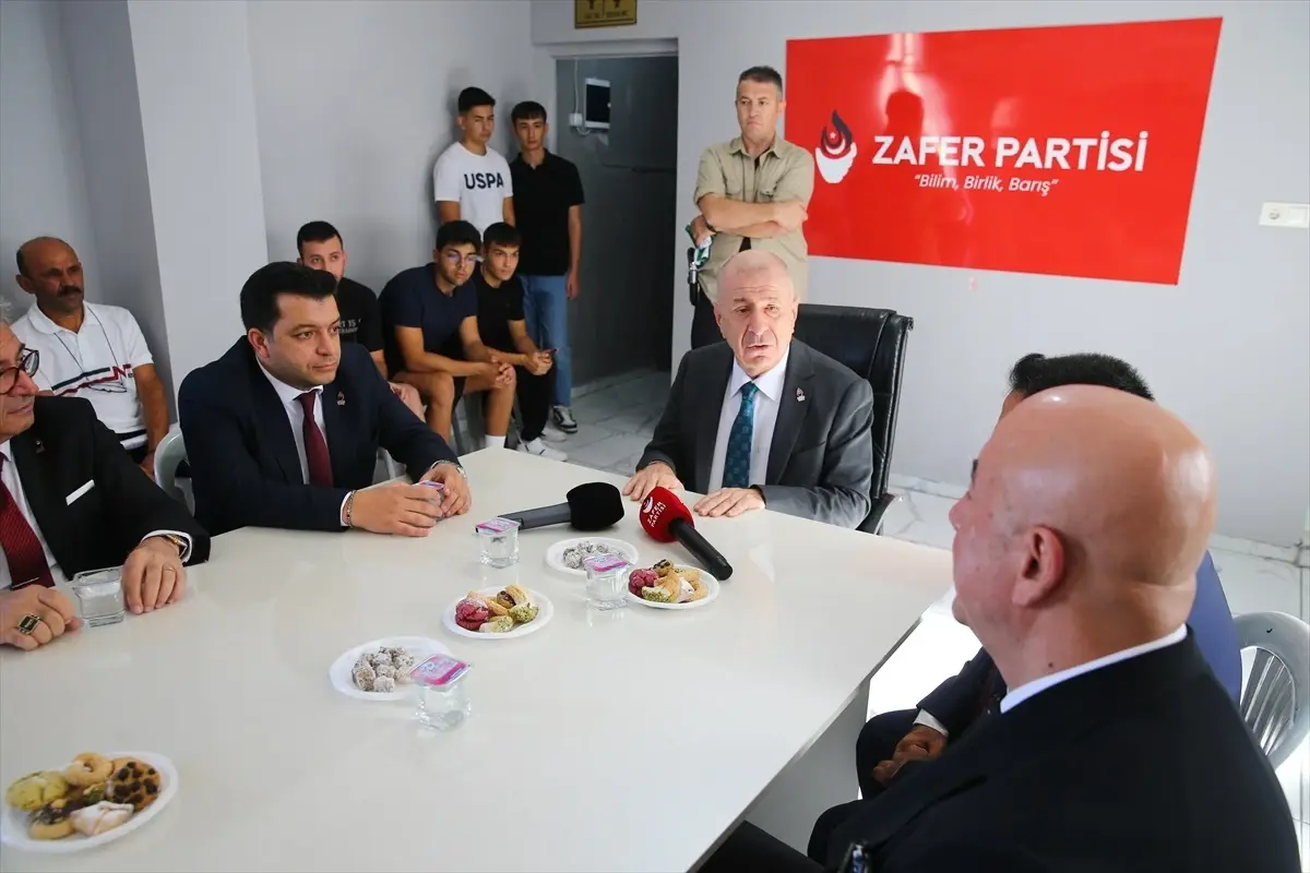 Ümit Özdağ, Adana'da Esnaf ve Partililerle Bir Araya Geldi