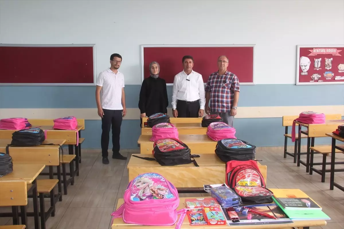 Zara Belediyesi Öğrencilere Kırtasiye Seti ve Okul Çantası Hediye Etti