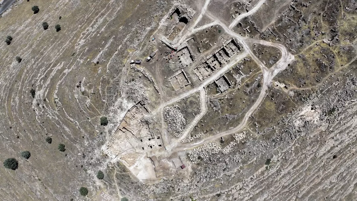 Zerzevan Kalesi'nde 1800 yıllık su dağıtım sistemi bulundu
