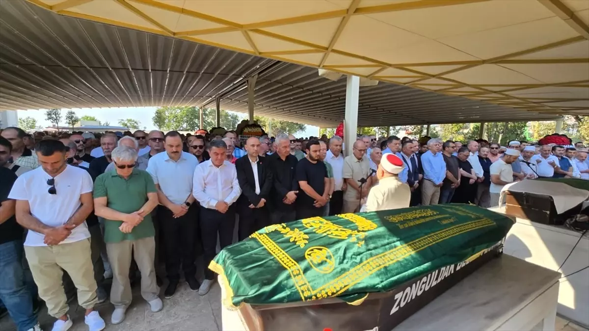 Zonguldak Belediye Başkanı Tahsin Erdem'in Babası Esat Erdem Son Yolculuğuna Uğurlandı
