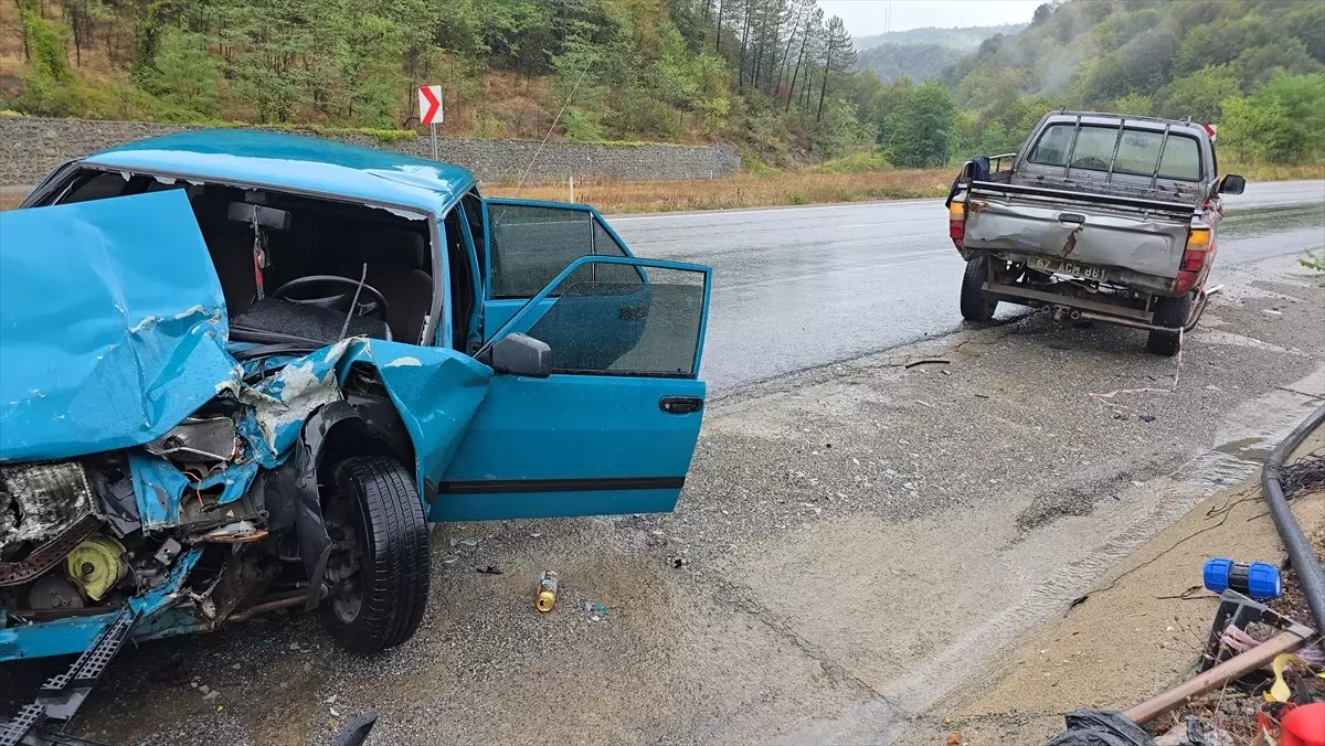 Zonguldak'ta Trafik Kazası: İki Yaralı