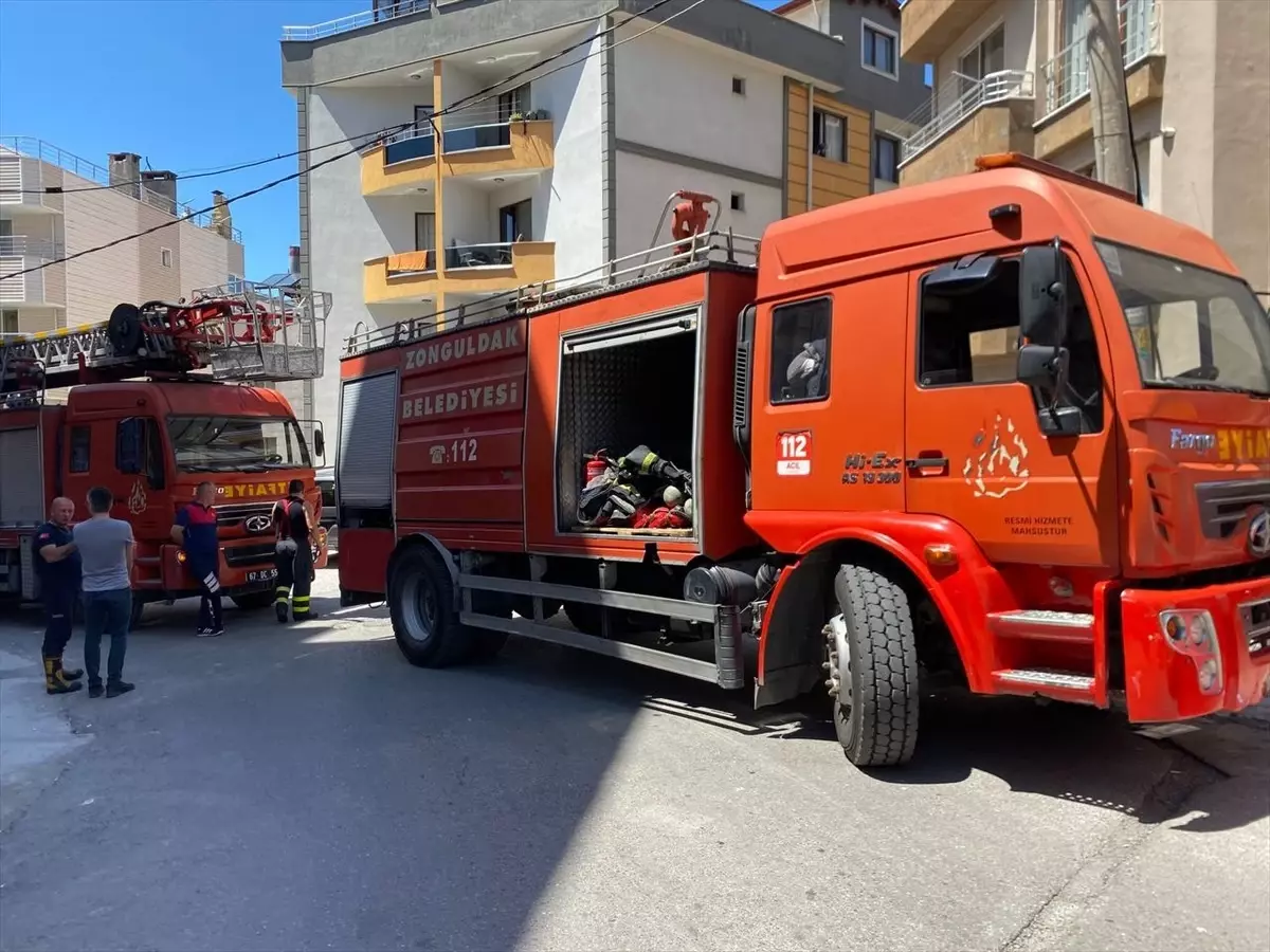 Zonguldak'ta Apartman Girişinde Patlama