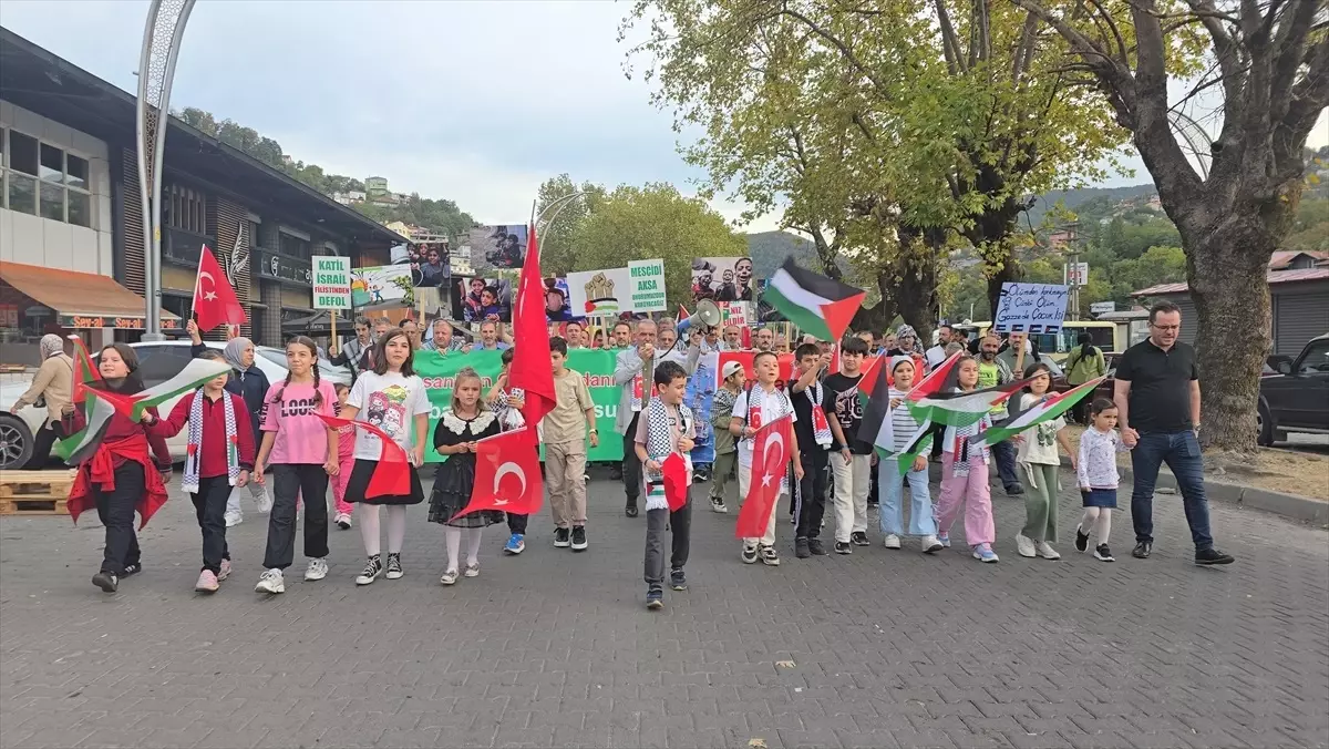 Zonguldak'ta Filistin ve Küresel Sumud Filosu'na Destek Yürüyüşü Düzenlendi