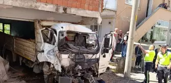 Zonguldak'ta Freni Arızalanan Kamyonet Kazaya Sebep Oldu