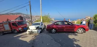Zonguldak'ta Freni Arızalanan Otomobil 2 Araca Çarptı: 4 Yaralı