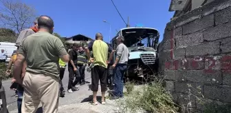 Zonguldak'ta Freni Arızalanan Minibüs Duvara Çarptı: 14 Yaralı