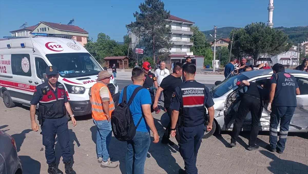 Zonguldak'ta Trafik Kazası: 4 Yaralı