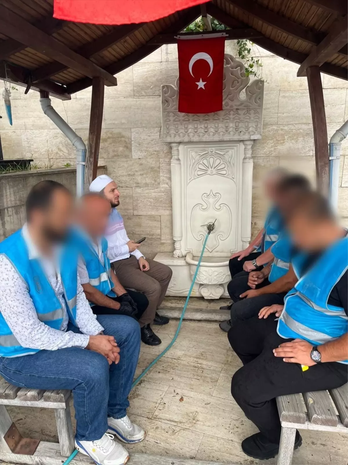 Zonguldak'ta hükümlülerden şehitlik ziyareti ve çevre temizliği