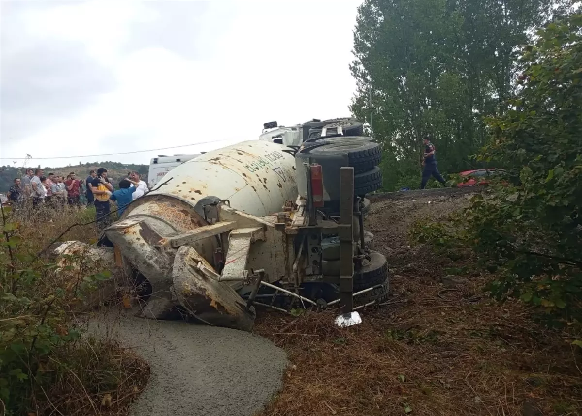 Zonguldak'ta Beton Mikserinin Otomobile Çarpması Sonucu 1 Ölü, 1 Yaralı