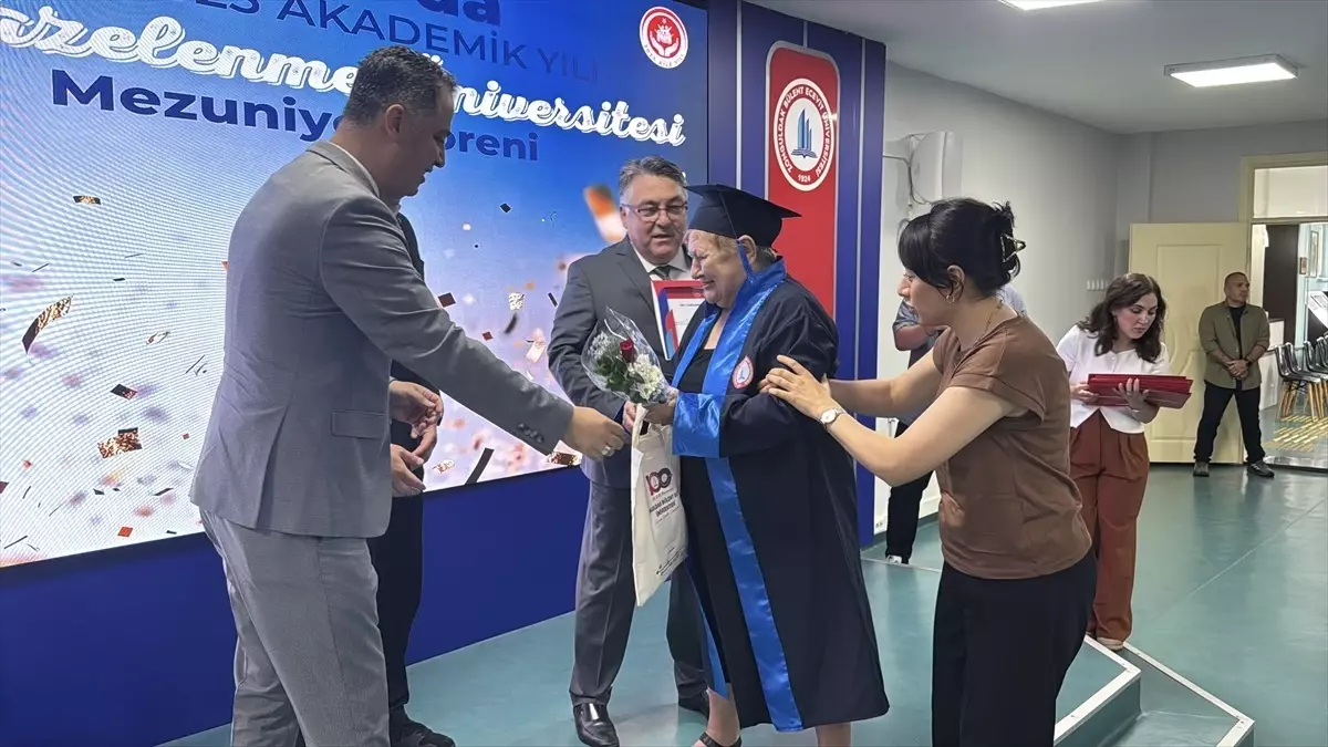 Zonguldak'ta 60+ Tazelenme Üniversitesi'nden İlk Mezunlar