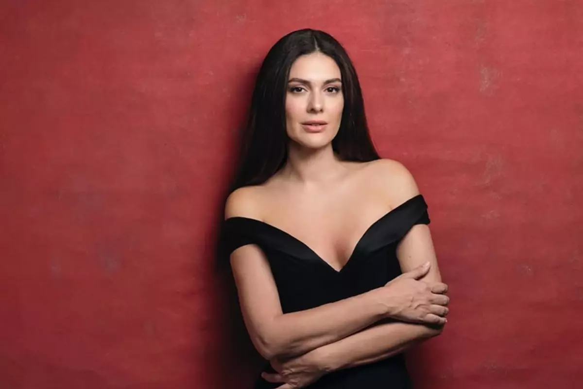 25 kilo veren Bergüzar Korel'den bikinili poz