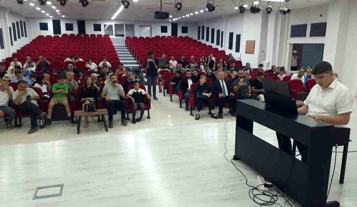 Adıyaman'da Genç Piyanistler Müzik Dinletisiyle Sahne Aldı