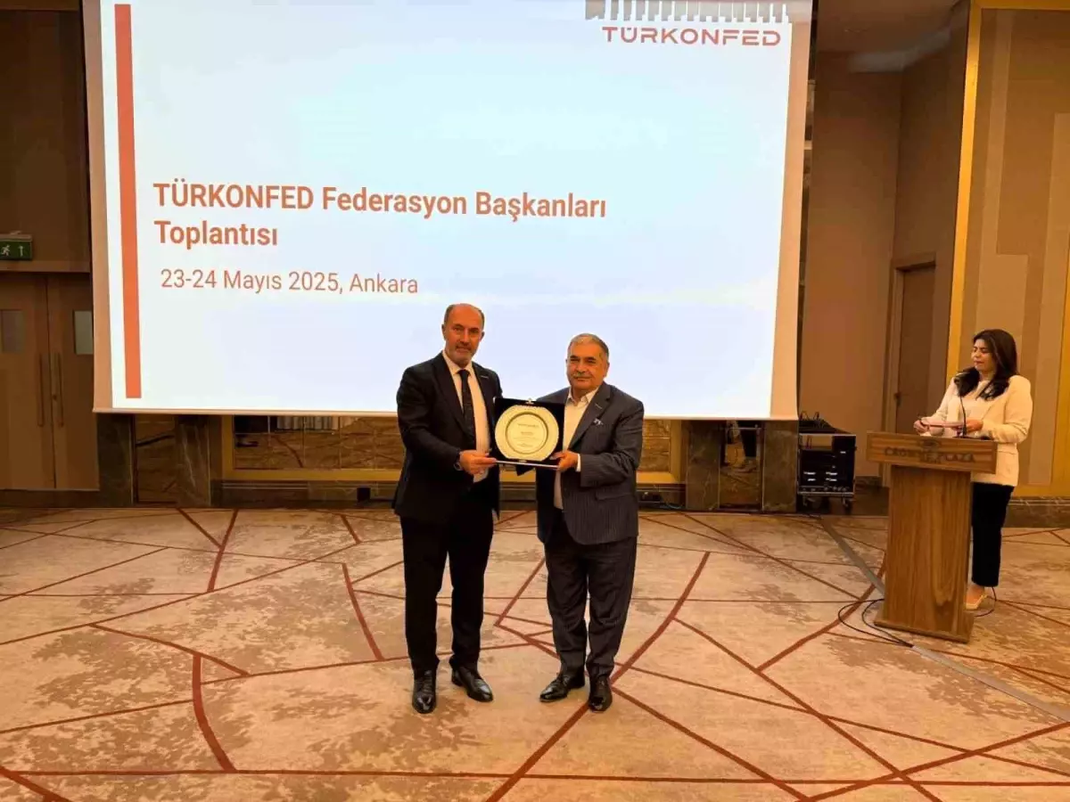 Lila Kağıt'a Erzurum'da Yatırım Plaketi