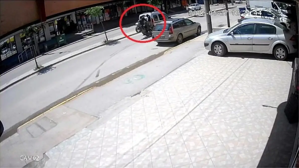 Kocaeli'de Motosiklet Kazası: Bir Çocuk Yaralandı
