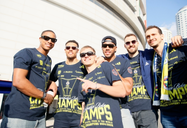 Bağdat Caddesi'nde kaç kişi geldi (Fenerbahçe Euroleague şampiyonluk kutlamaları)? Bağdat Caddesi'nde kaç kişi geldi (Fenerbahçe Euroleague şampiyonluk kutlamaları)?