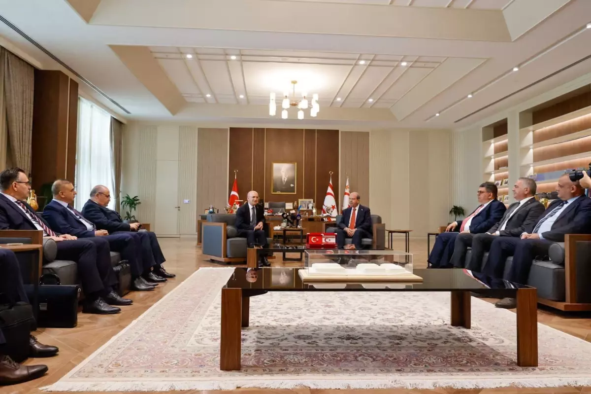 KKTC Cumhurbaşkanı Ersin Tatar, Hazine ve Maliye Bakanı Mehmet Şimşek'i kabul etti