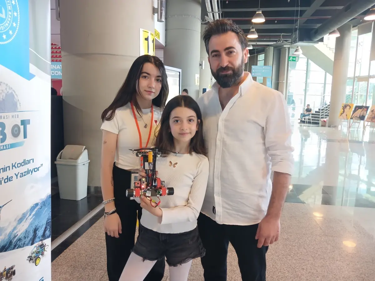 Kayseri'deki Robot Yarışmasında Bengi Kızları İlk 8'e Girdi