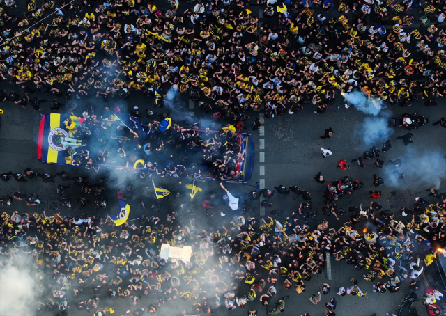 Fenerbahçe celebrated its Euroleague championship with its fans