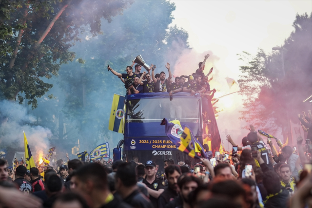 Fenerbahçe celebrated its Euroleague championship with its fans