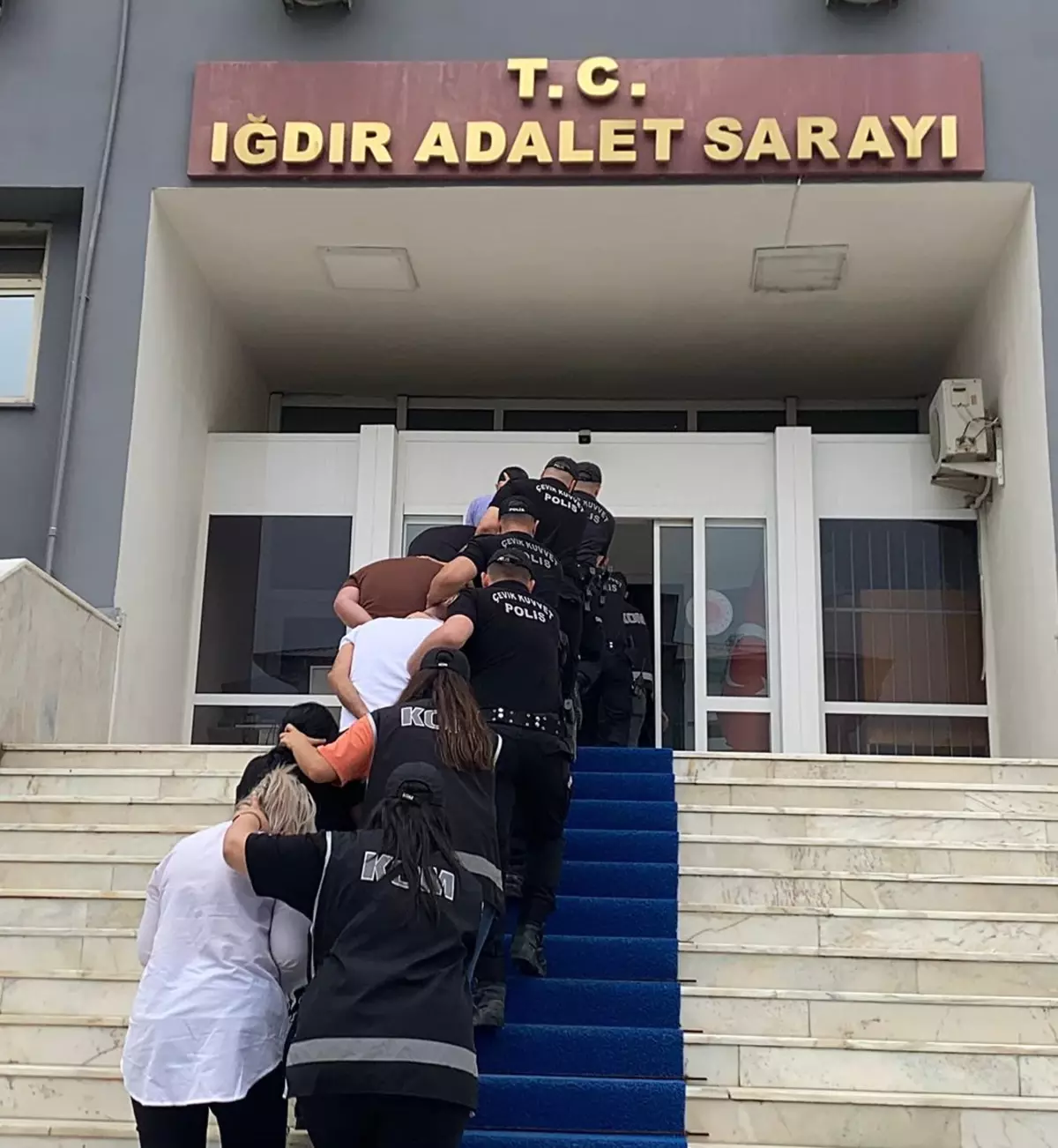 Iğdır'da Fuhuş ve İnsan Ticareti Operasyonu: 19 Şüpheli Gözaltında