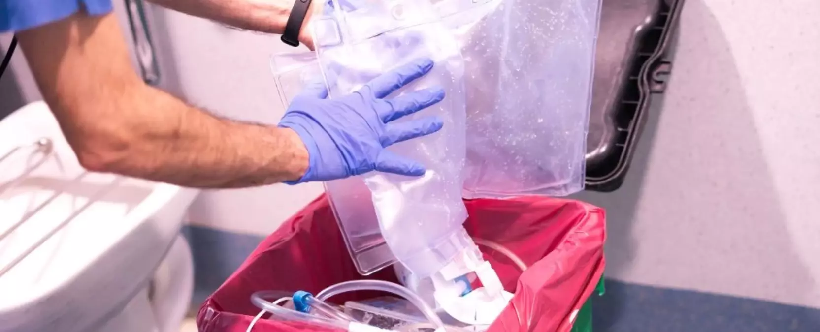 Yeni Bakteri Türü Hastanelerdeki Plastiklere Yapışarak Büyüyor