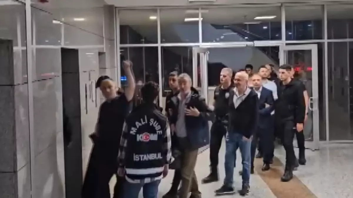 İBB Yolsuzluk Soruşturmasında 25 Kişi Tutuklandı