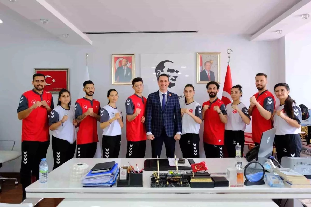 İşitme Engelliler Taekwondo Milli Takımı'ndan Federasyon Başkanı'na Ziyaret