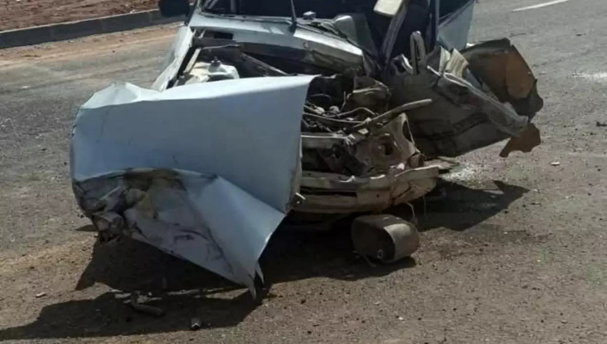 Şanlıurfa'da Kamyon ile Otomobil Çarpıştı: 1 Ölü, 3 Yaralı
