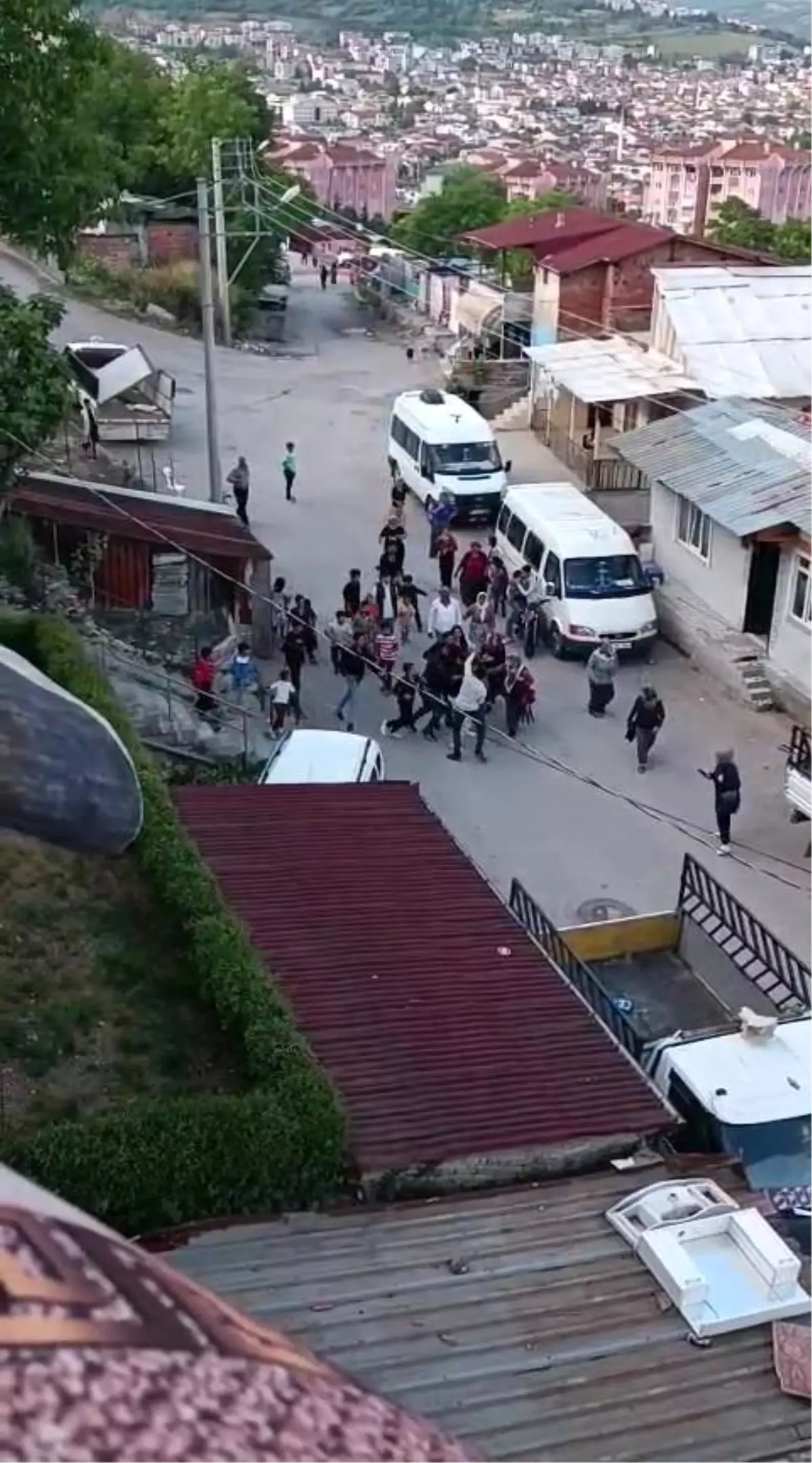Kocaeli'de İki Grup Arasında Kavga: Tuğlalar ve Yumruklar Havada Uçuştu