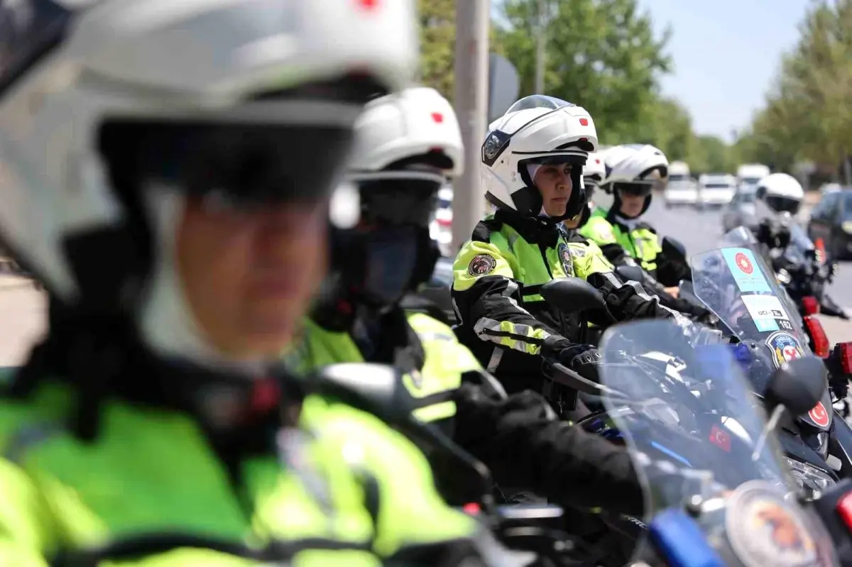 Konya'da İlk Kez Kadın Polisler Motorize Şahin Ekiplerinde Göreve Başladı