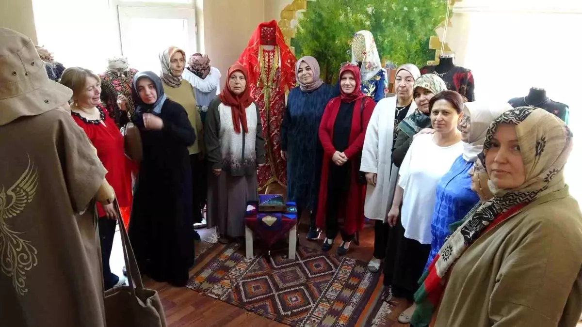 Kadınlar Giyim Kursunda Yıl Sonu Sergisi Gerçekleştirildi