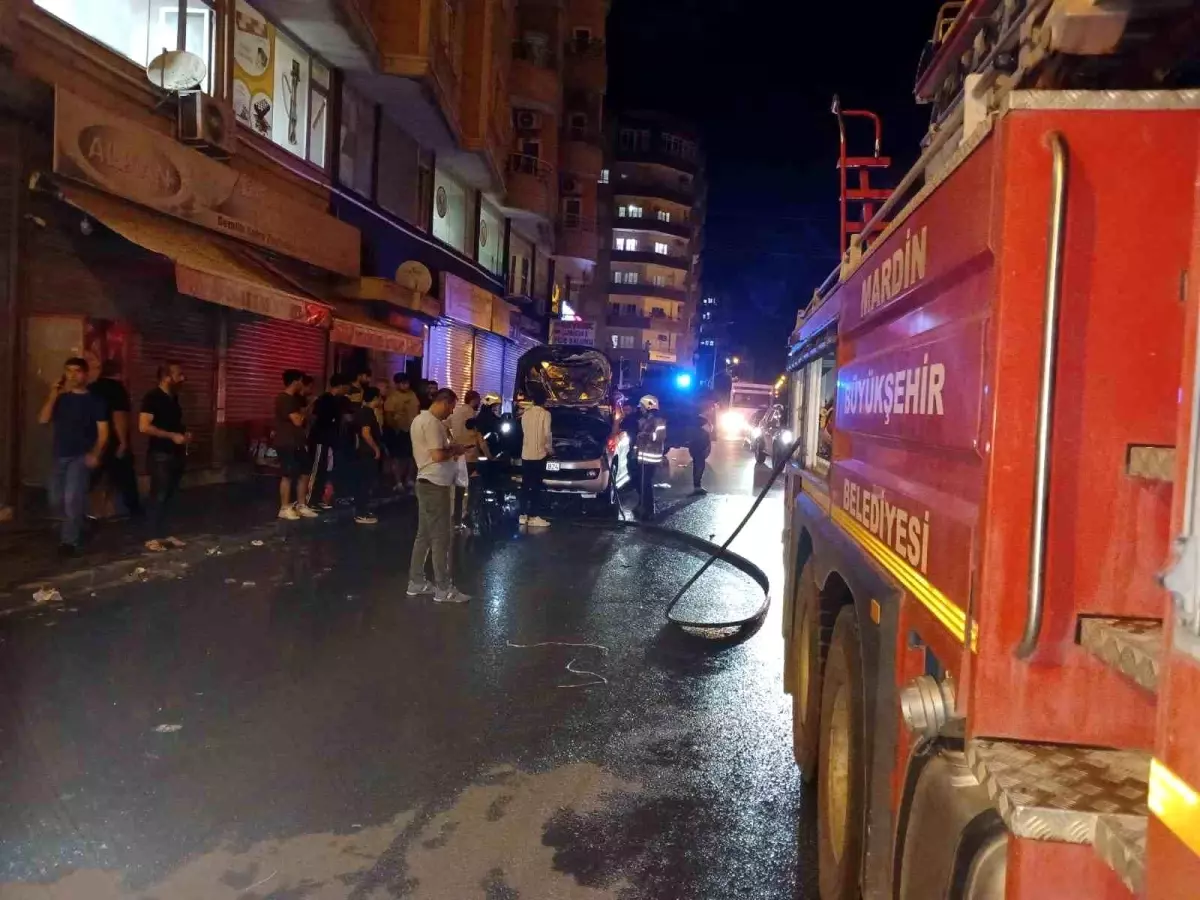 Mardin'de Seyir Halindeki Araçta Yangın Çıktı