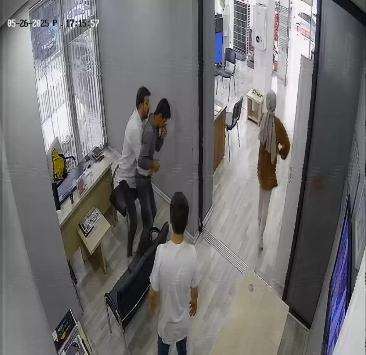 Stajyer Genç, Heimlich Manevrası ile Kurtarıldı