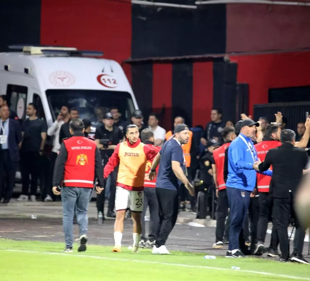 Vanspor FK ve Elazığspor'a Cezalar Açıklandı