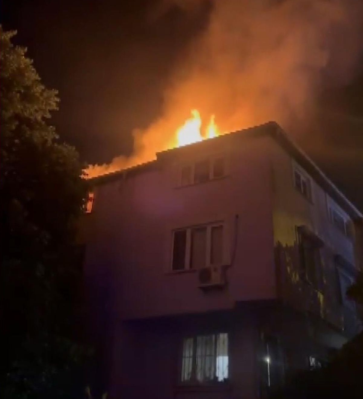 Sarıyer'de Anaokulunda Yangın: 2 Kişi Dumandan Etkilendi