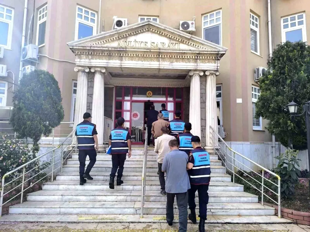 Didim'de Kaçak Kazı Yapan 4 Şüpheli Suçüstü Yakalandı