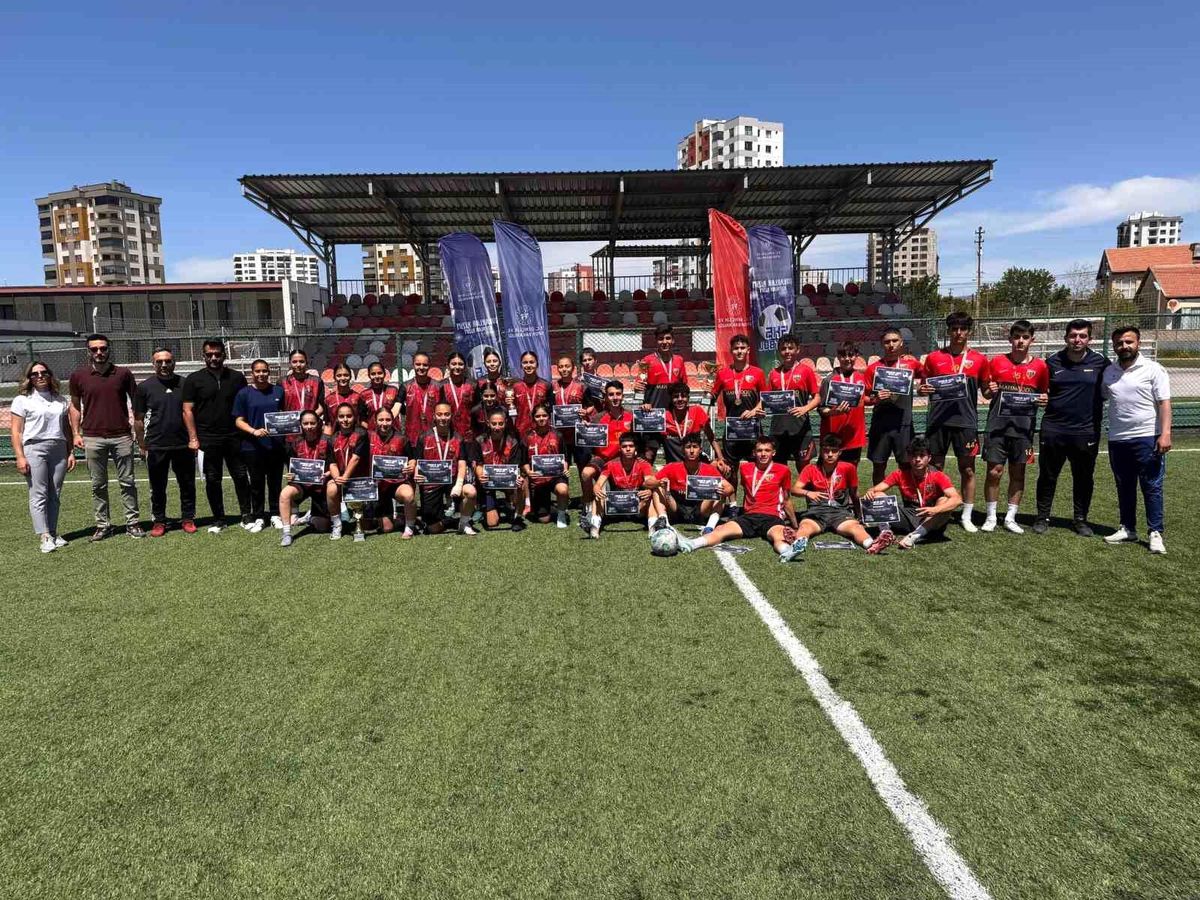 Kayseri'de Sokaklar Bizim 5x5 Futbol Gençlik Kupası Sona Eric