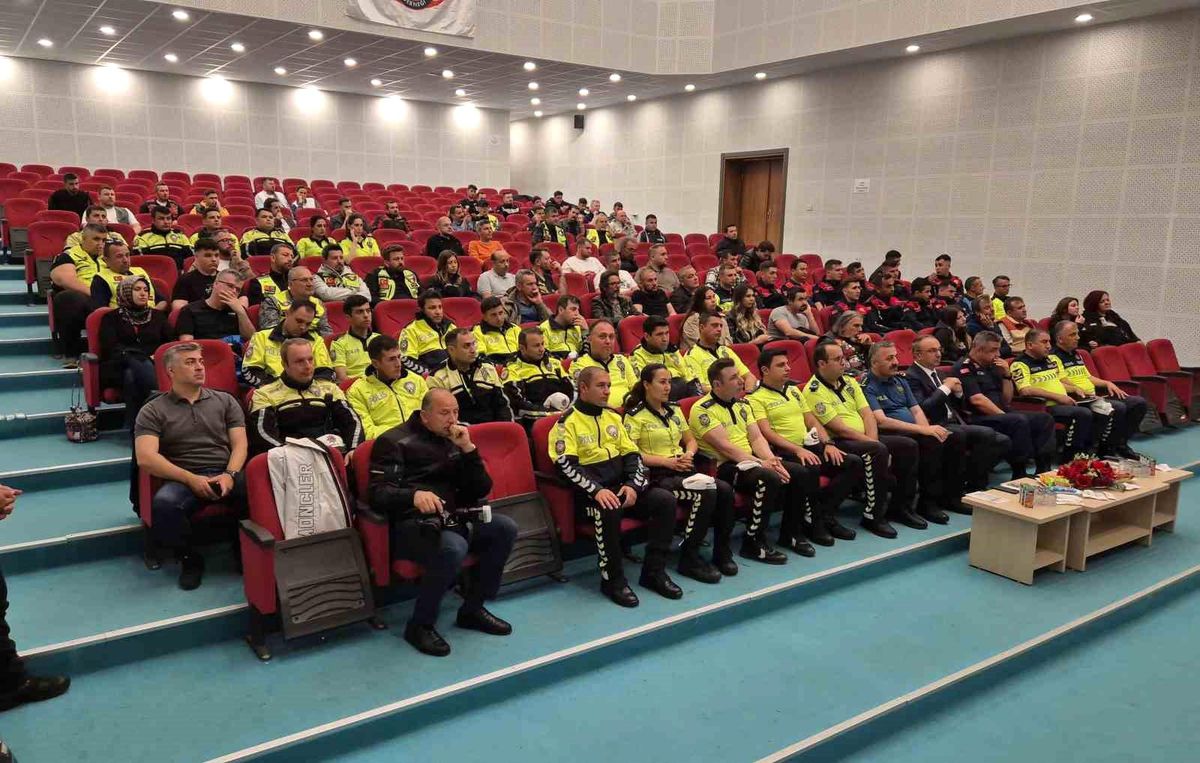 Tekirdağ'da Motosiklet Sürücüleri İçin Güvenli Sürüş Eğitimi Düzenlendi