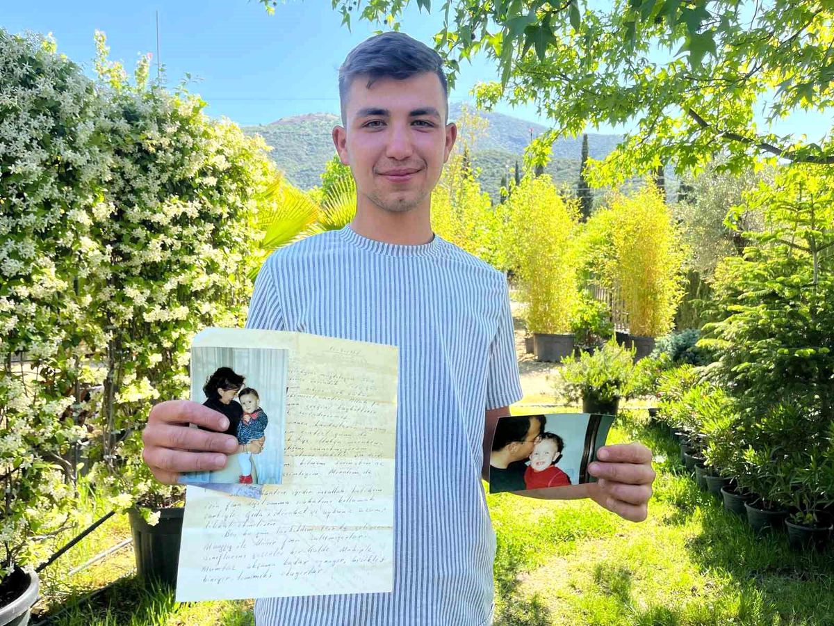 Genç, Eski Evde Bulduğu Mektupları Sahiplerine Ulaştırmak İstiyor