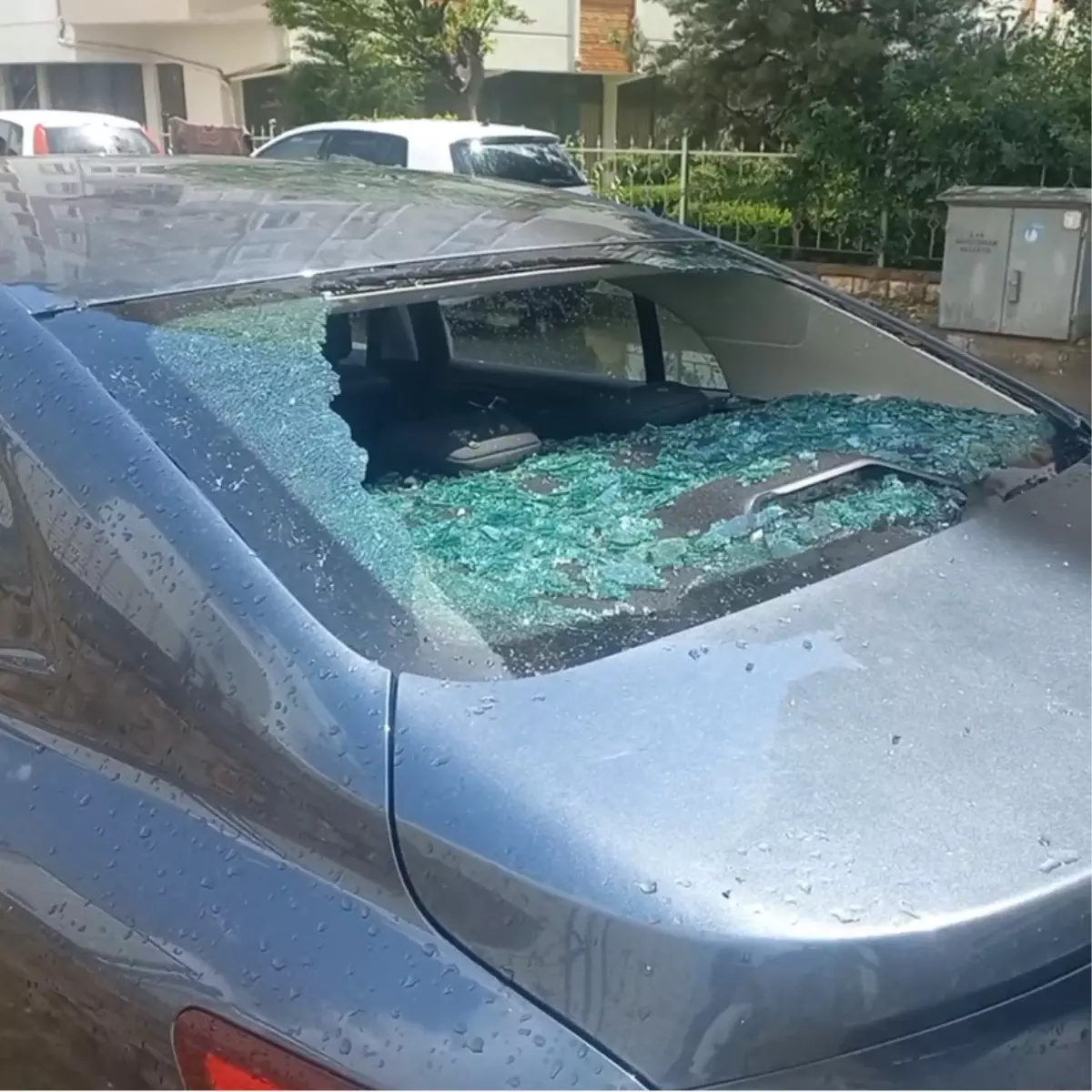 Tokat'ta Kısa Süreli Dolu Yağışı Araçlara Zarar Verdi