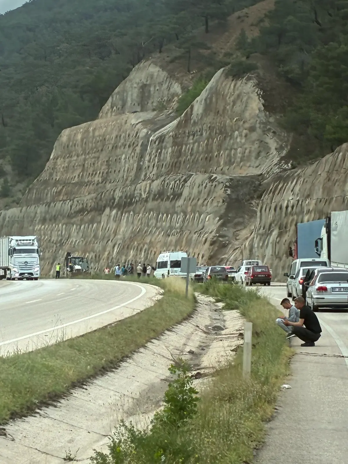 Tokat'ta Heyelan, D-100 Kara Yolunu Kapattı