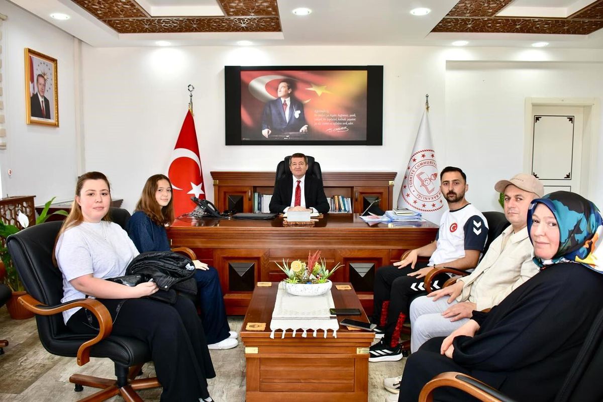 Bilecikli Taekwondo Şampiyonu Ebrar Çakır, İl Milli Eğitim Müdürü ile Buluştu