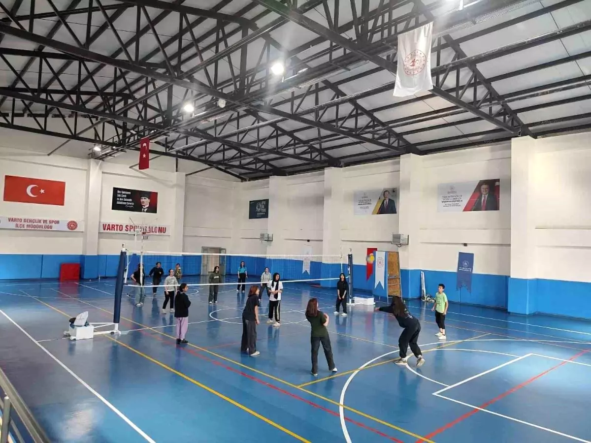 Muş'ta Voleybol Kursuna Yoğun İlgi