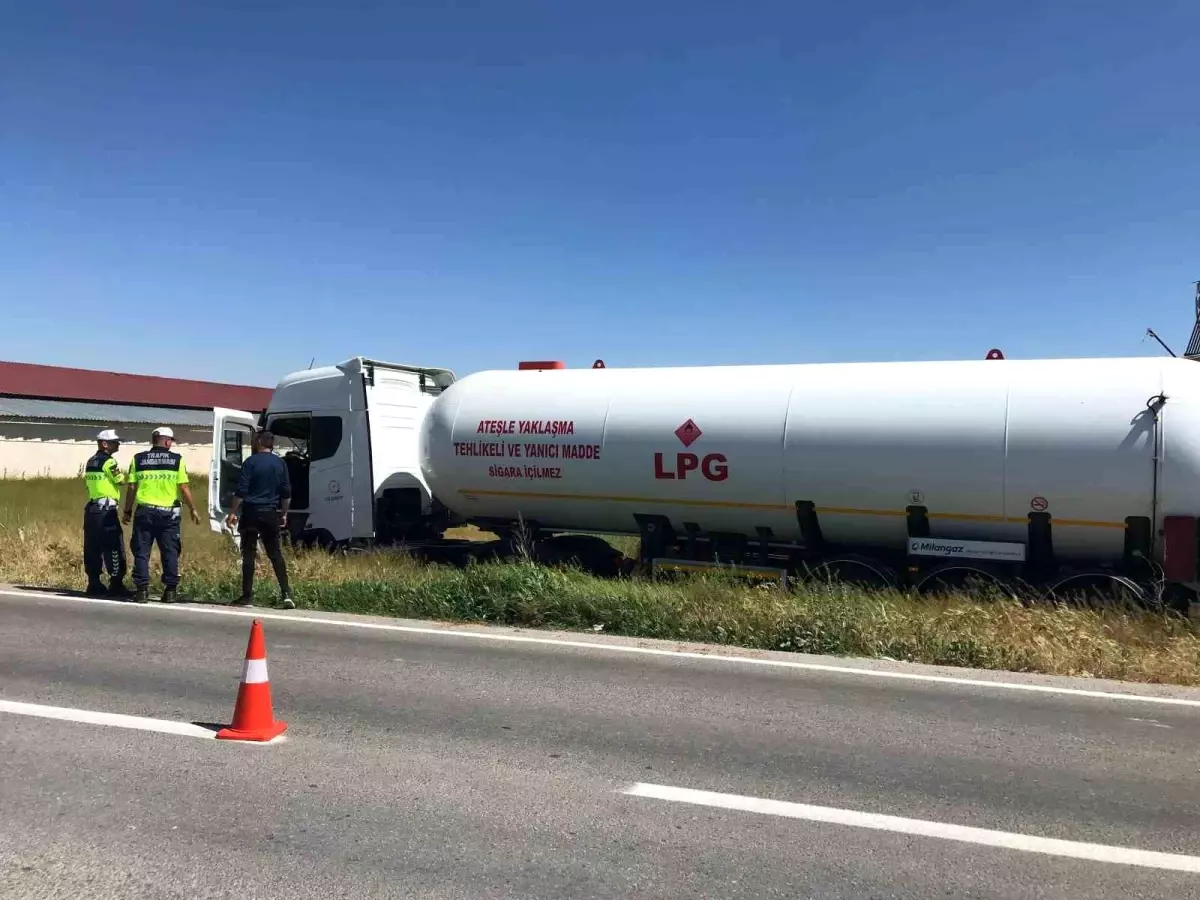 Afyonkarahisar'da LPG Yüklü Tanker Kazası: Yaralanan Yok