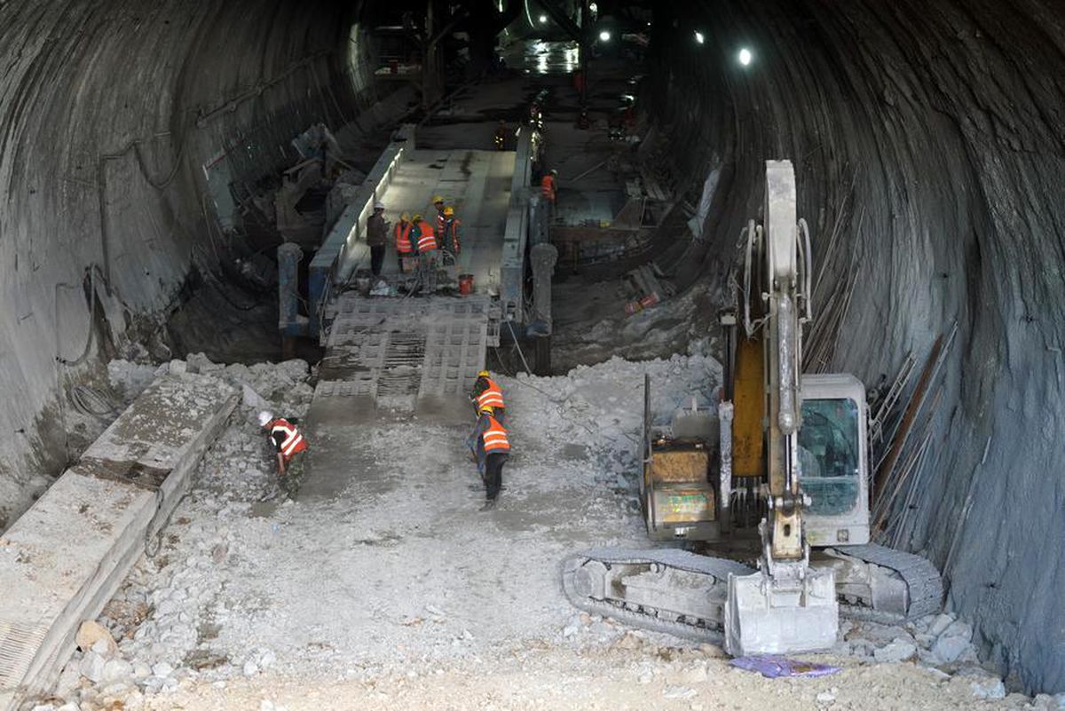 Çin-Rusya Sınırını Bağlayan Yeni Demiryolu Tüneli Tamamlandı