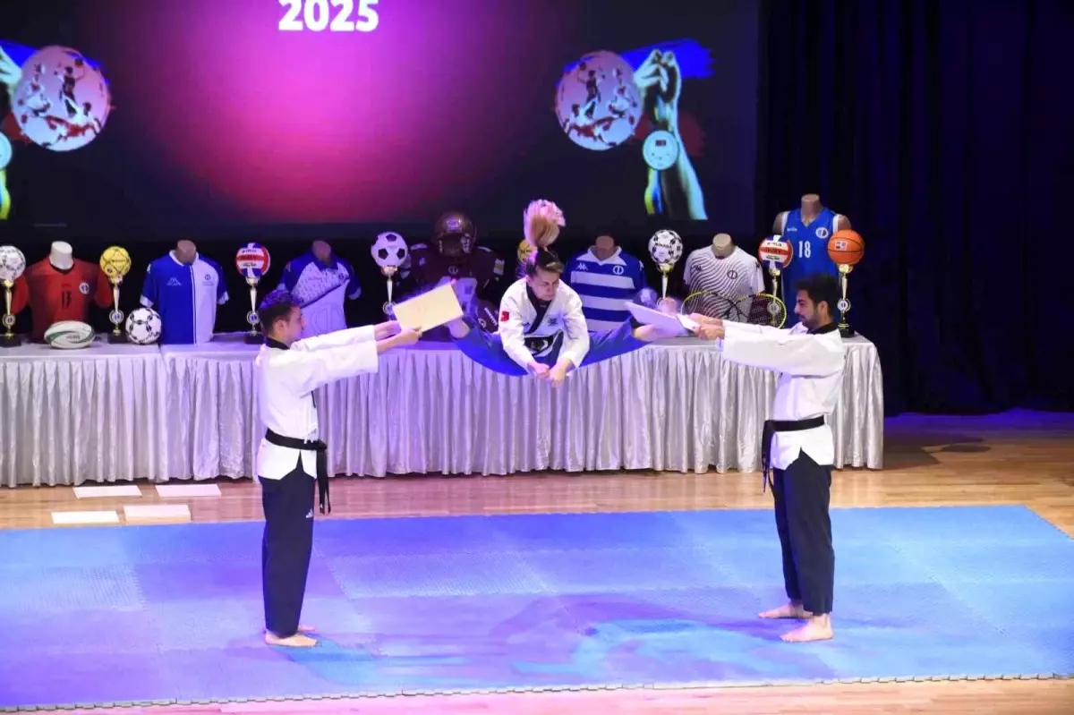 Anadolu Üniversitesi'nin Spor Başarıları Ödüllendirildi